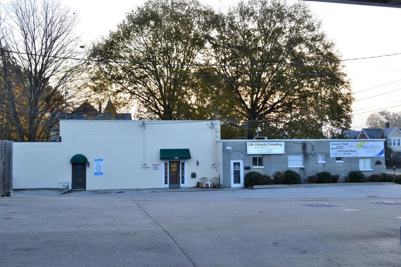 102 Maple St E - Photo 1