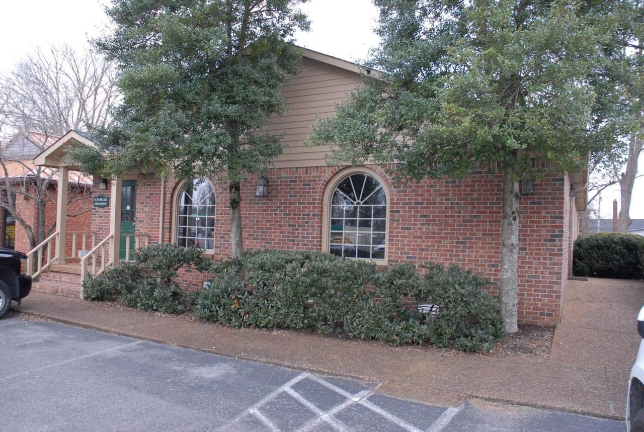 306 Lincoln St - Photo 1