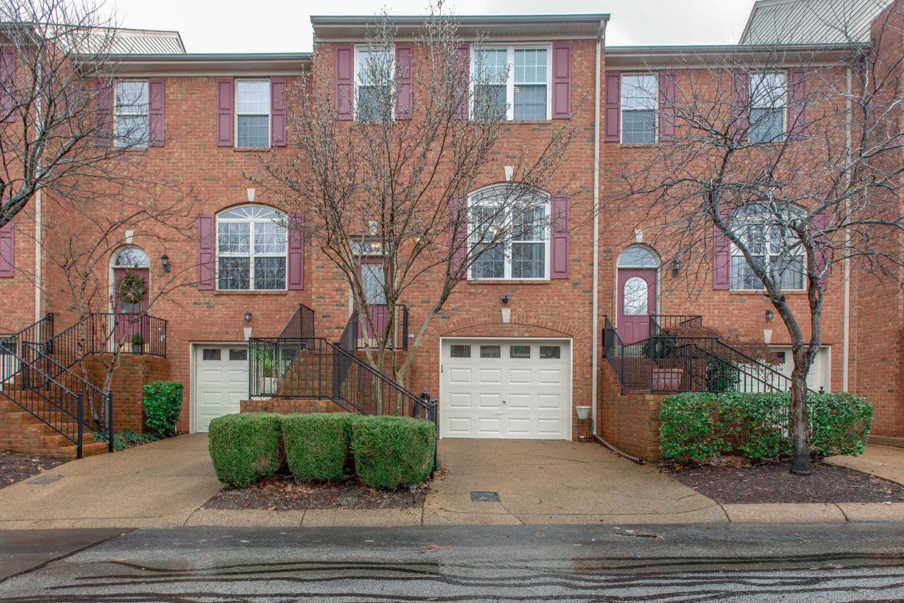 122 Carriage Court - Photo 1
