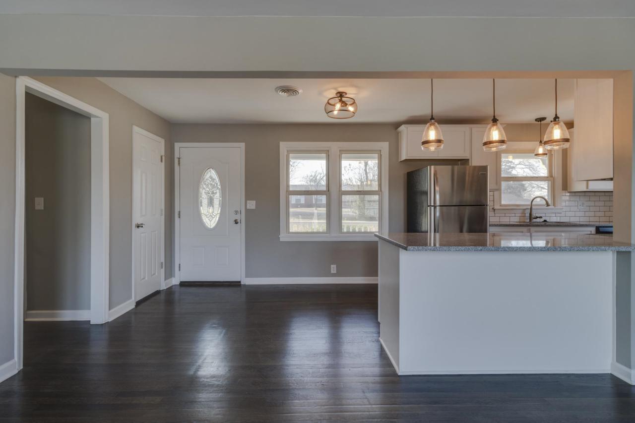 2154 Brookview Dr - Photo 1