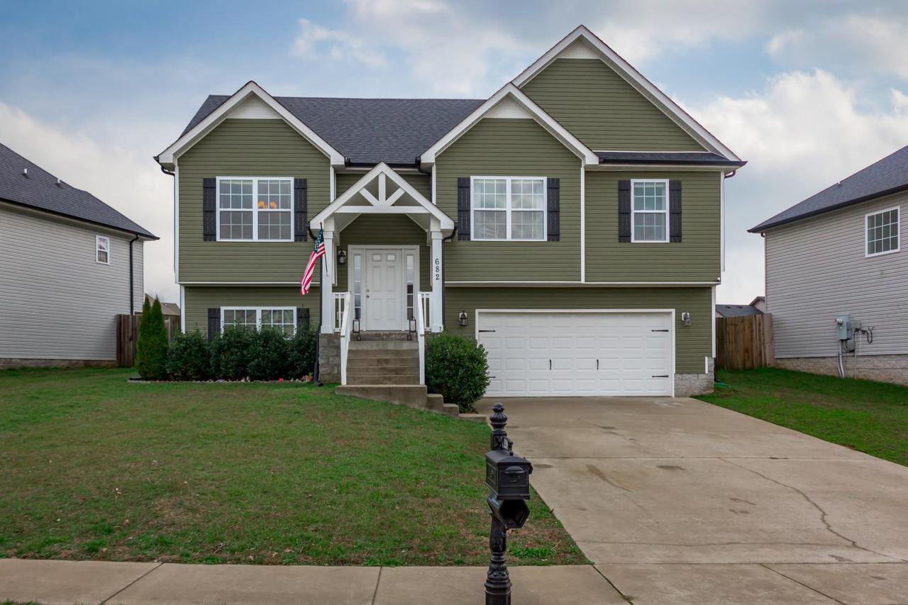 682 Fox Trail Ct - Photo 1