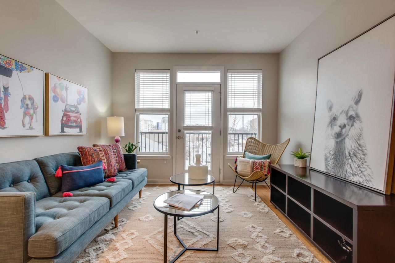 3000 Vanderbilt Pl Apt 323 - Photo 1