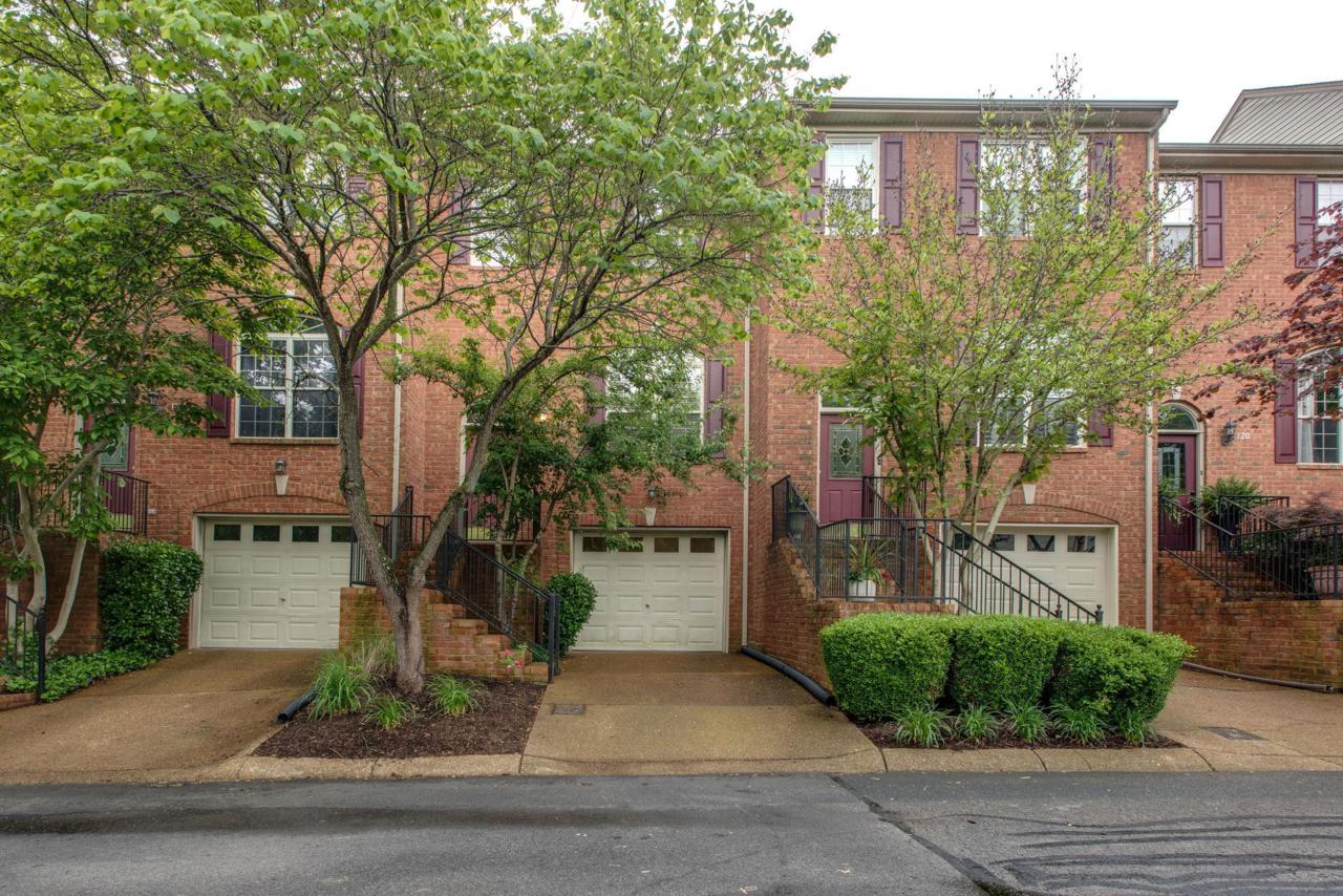 124 Carriage Ct - Photo 1