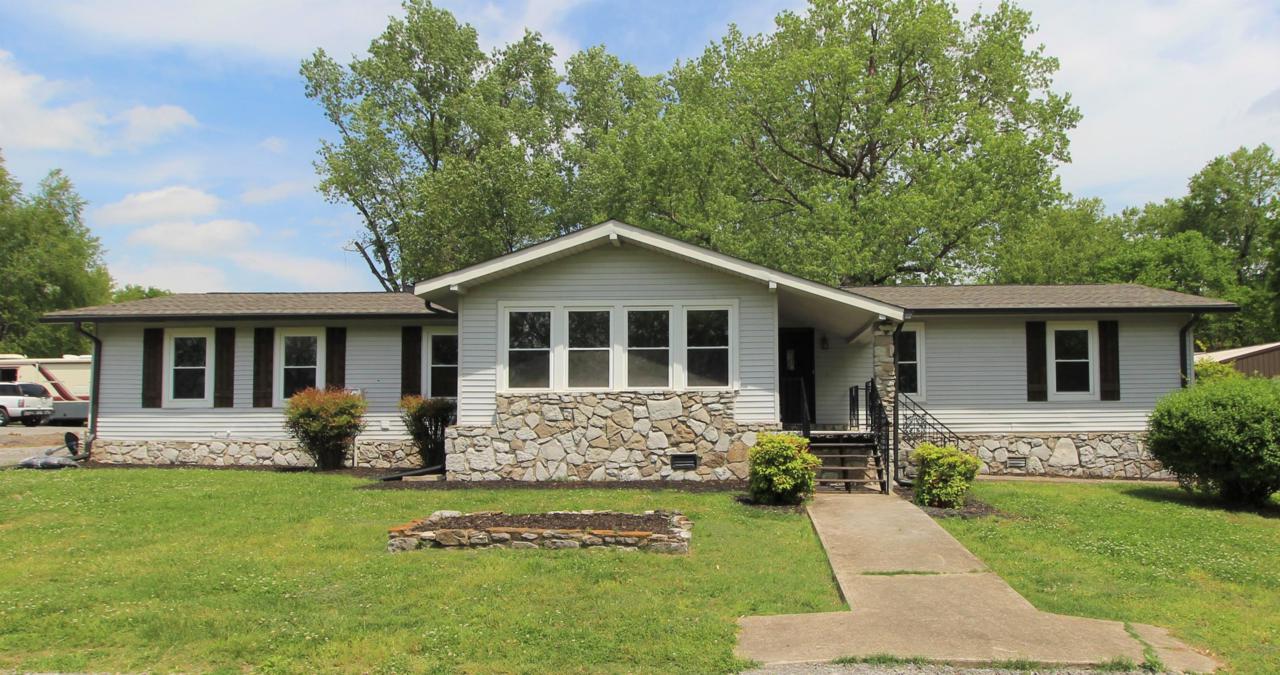 1070 Bledsoe Dr - Photo 1
