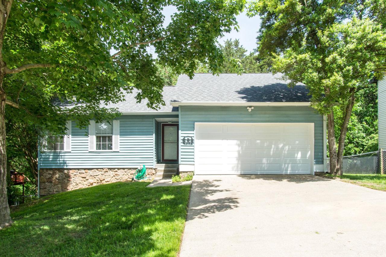 1008 Regents Park Cir - Photo 1