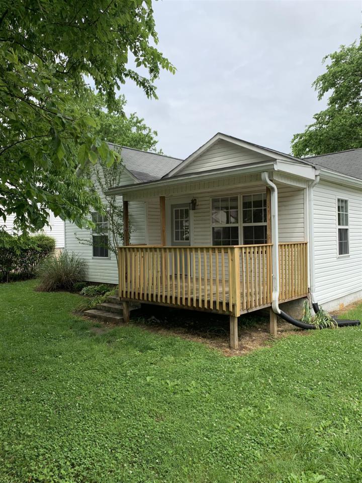 312 Lawrence St - Photo 1