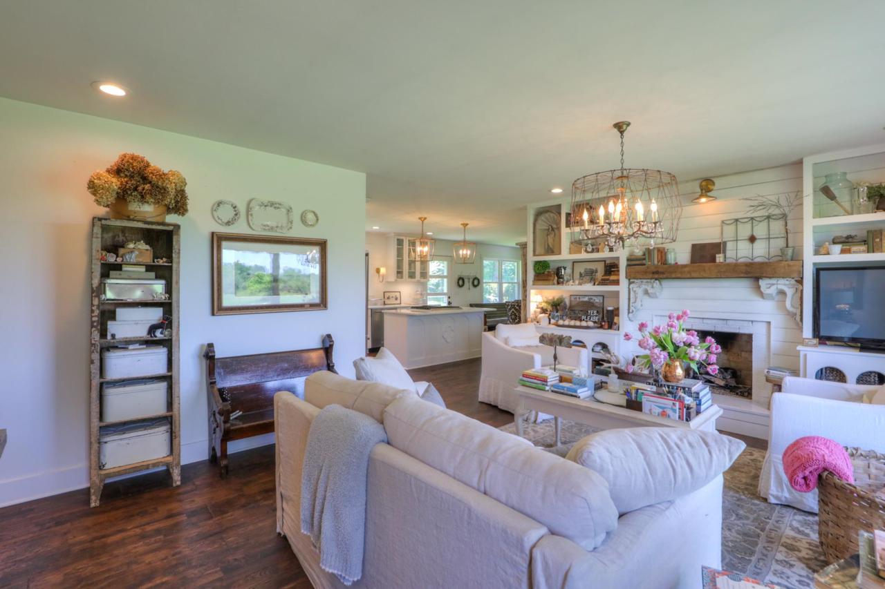 835 Bear Creek - Photo 1