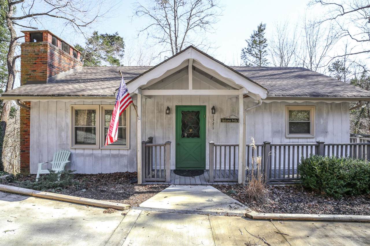 1371 Lakeside Dr - Photo 1