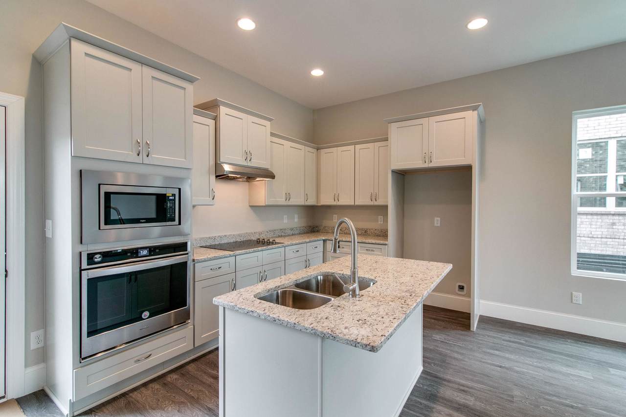 82 Savannah Ave - Photo 1