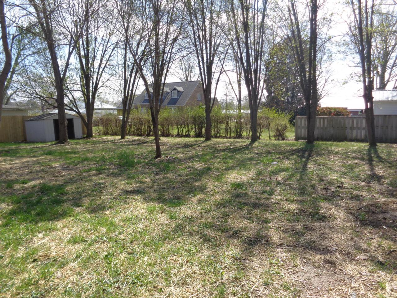 610 E Grundy St - Photo 1