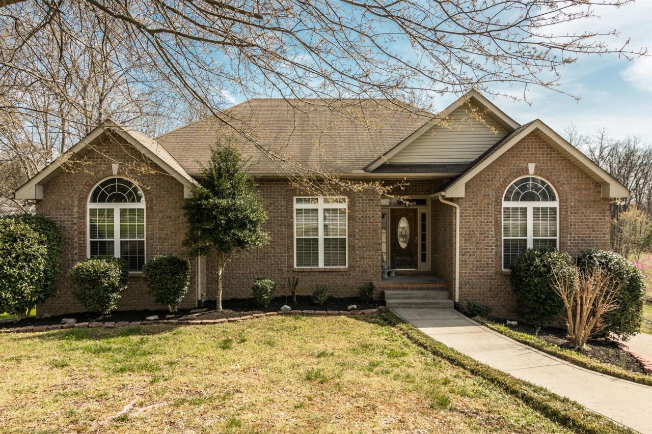 118 Bennington Ct N - Photo 1
