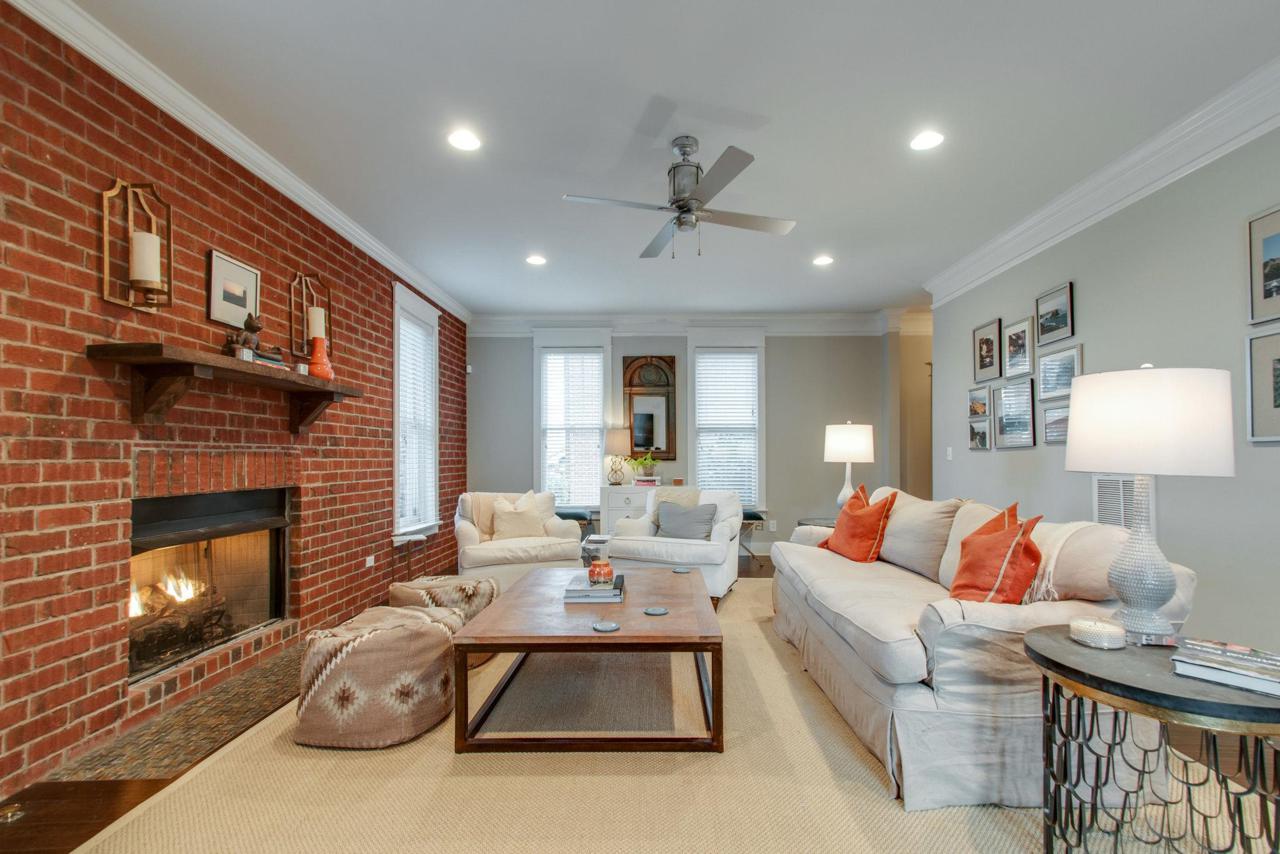 1015 Caruthers Ave - Photo 1