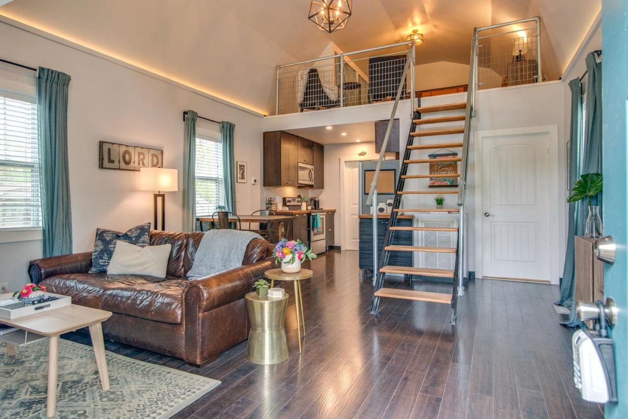 1114 Valley View Rd - Photo 1