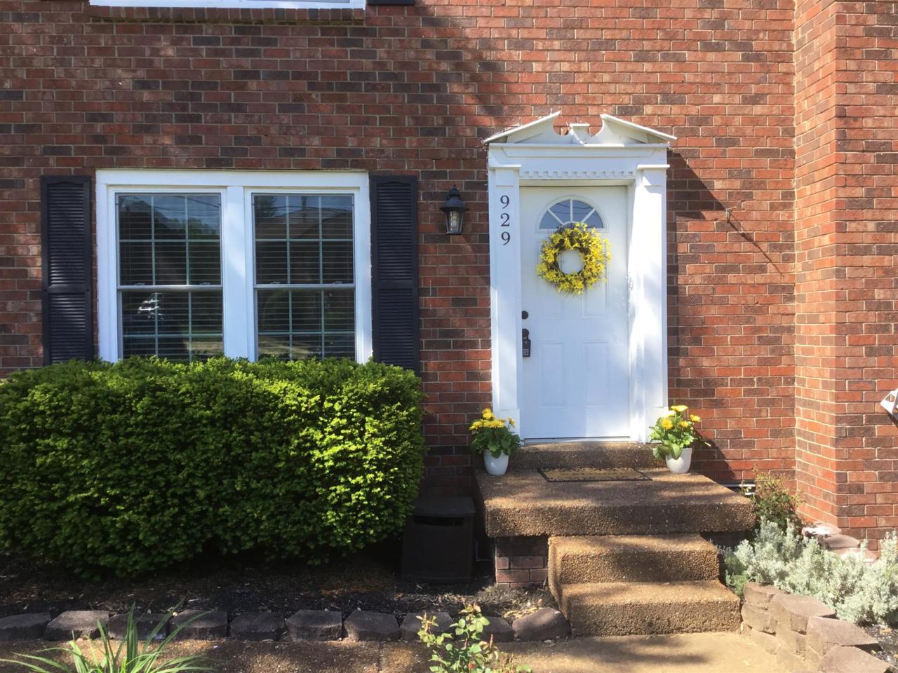 300 Woodwind Ct - Photo 1