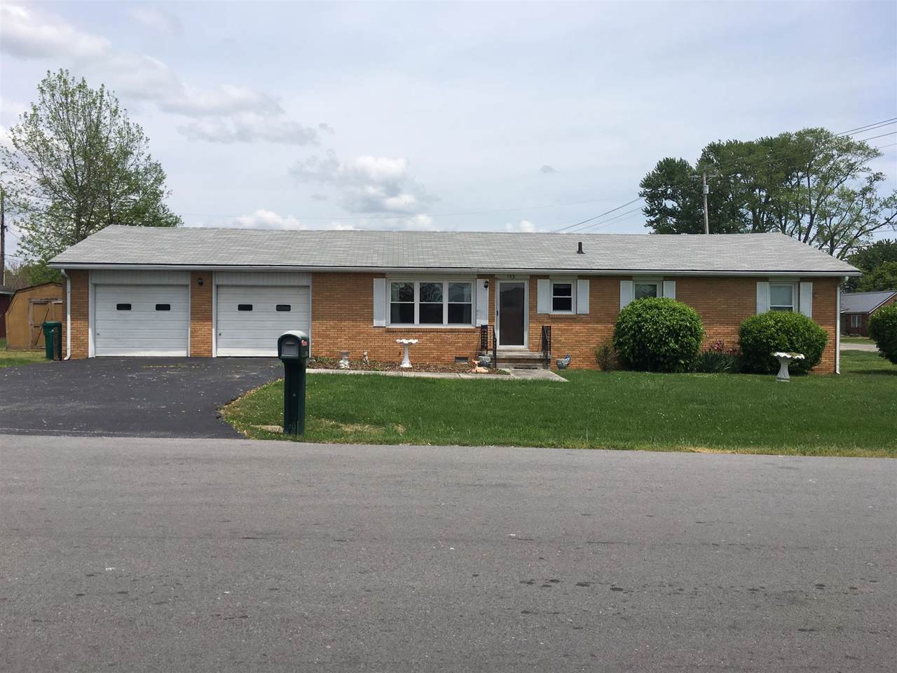 102 Sunset Drive - Photo 1