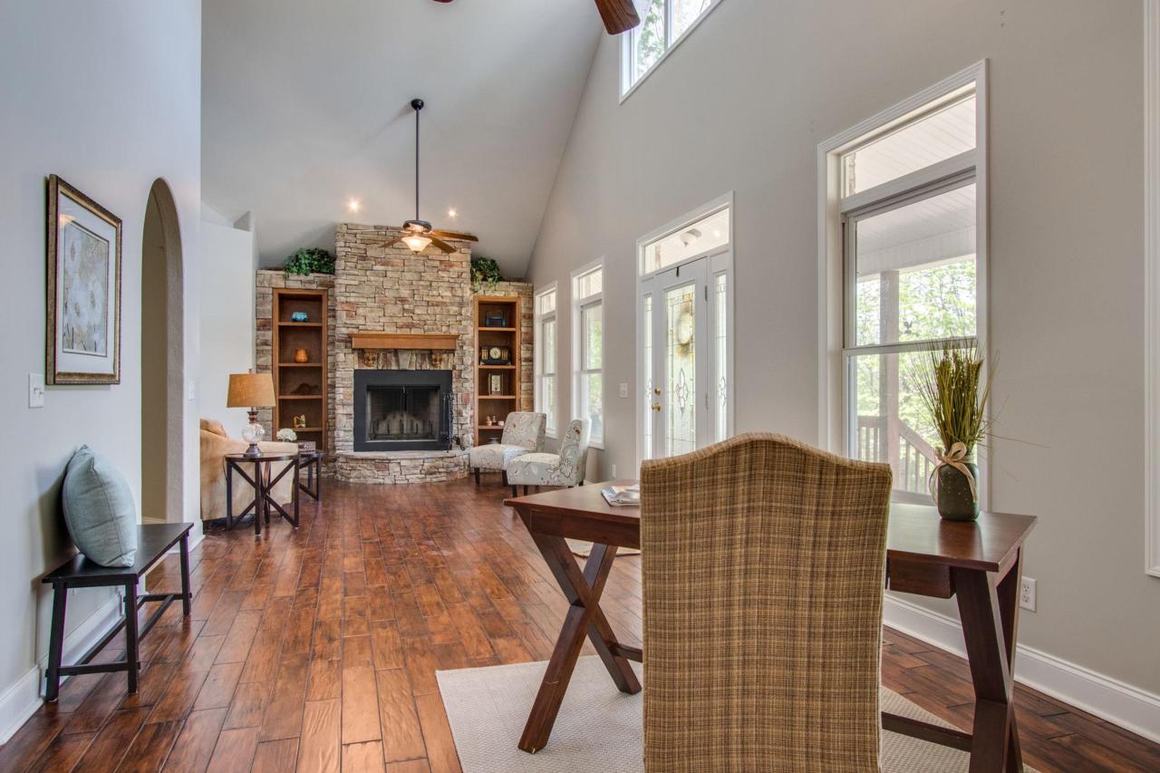442 Lakeview Cir - Photo 1