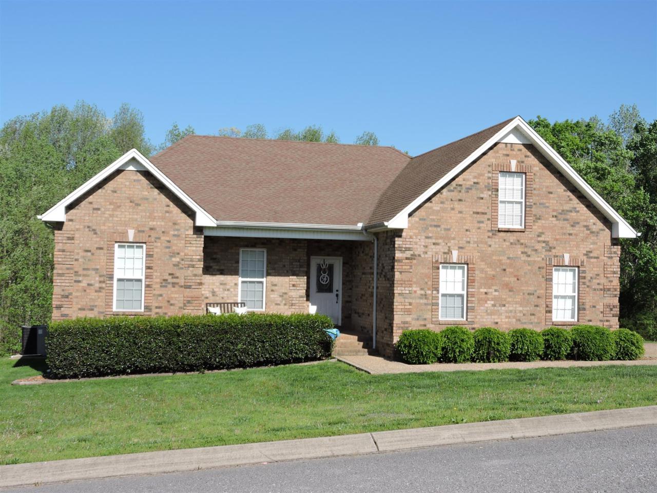 421 Robins Trl - Photo 1