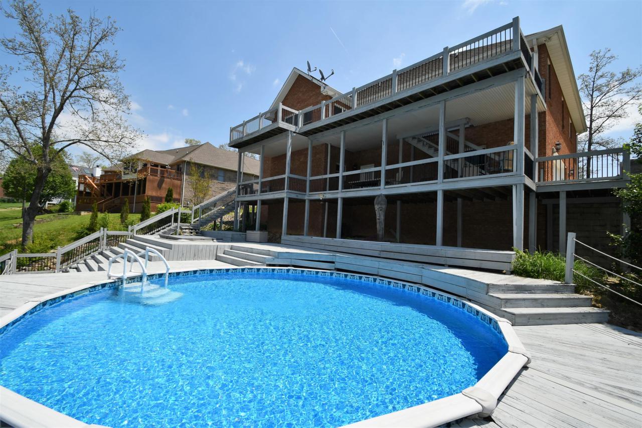 1734 Holiday Dr - Photo 1