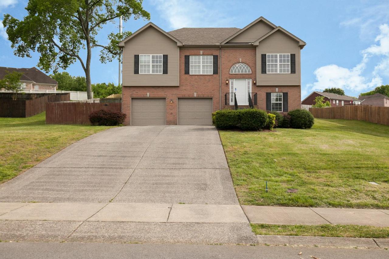 105 Buckhaven Ct - Photo 1