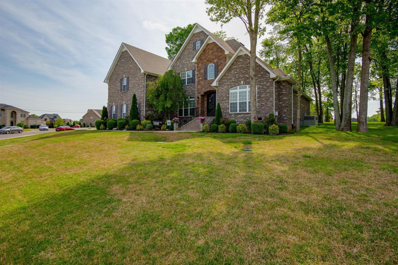 424 Eclipse Dr - Photo 1