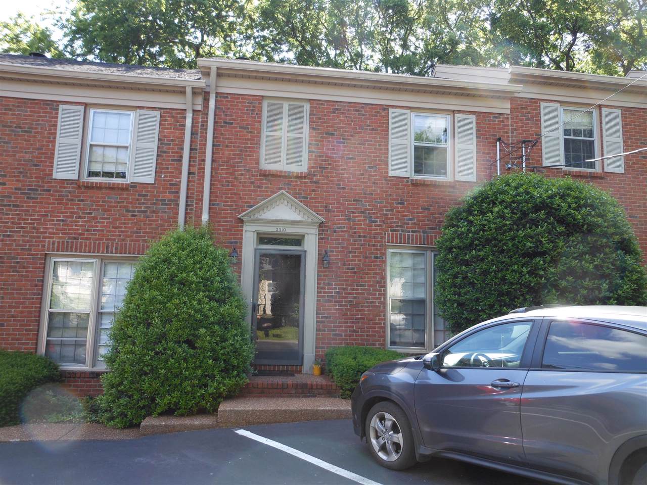 2310 18Th Ave S - Photo 1