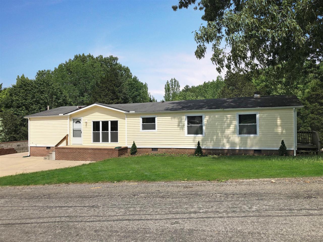 206 Lakeshore Dr - Photo 1