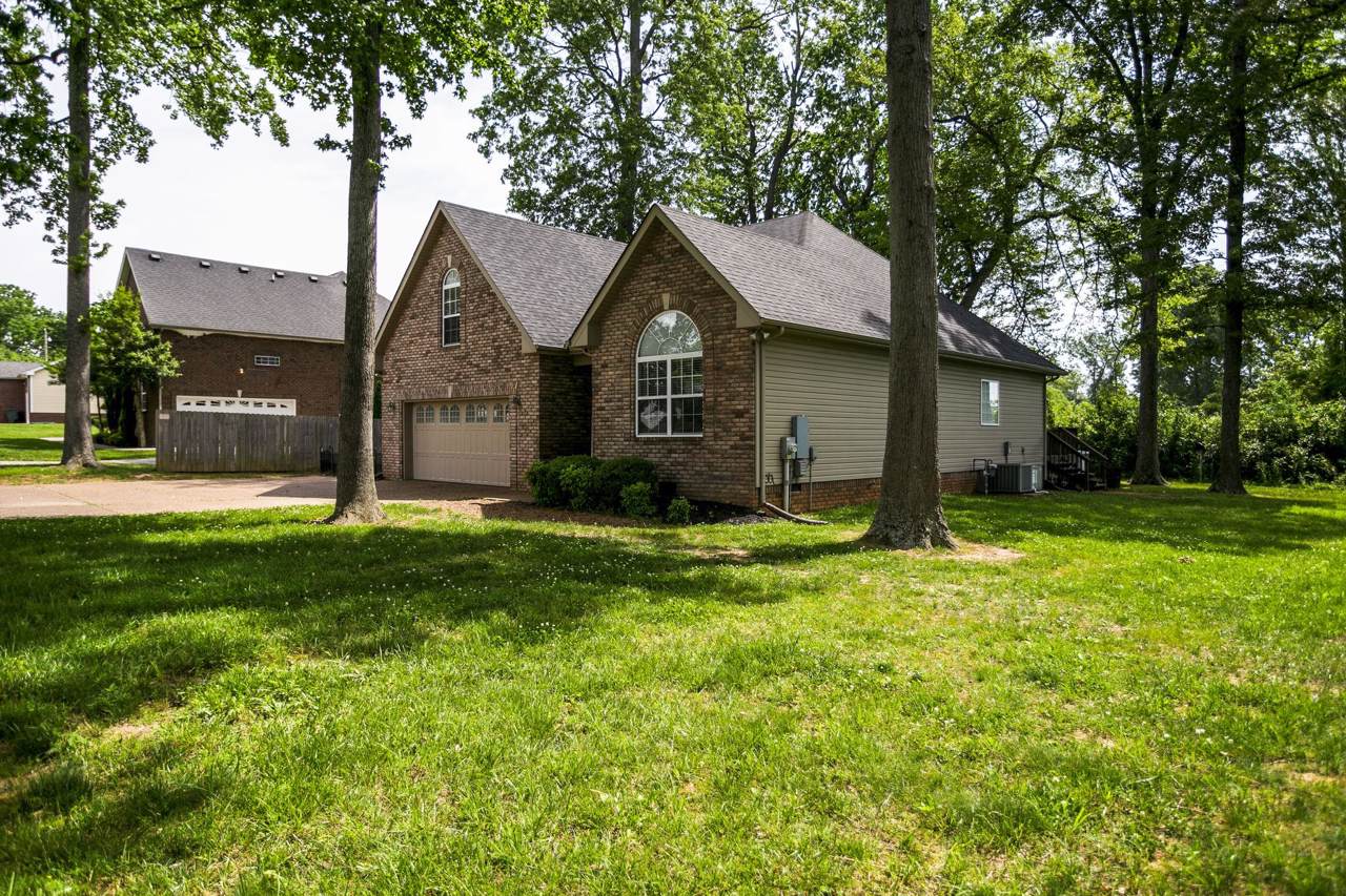 203 Evergreen St - Photo 1