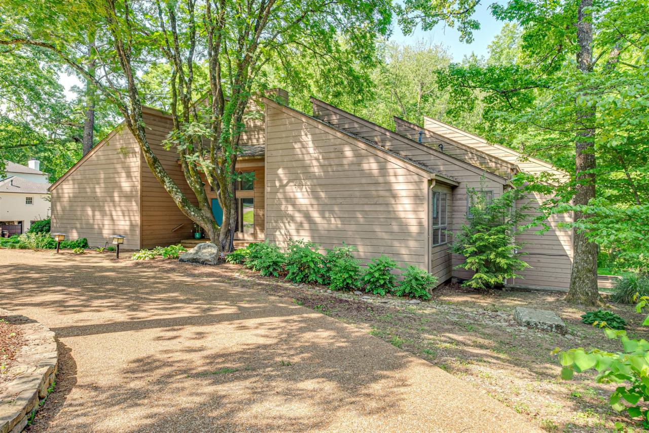 113 Westhampton Pl - Photo 1