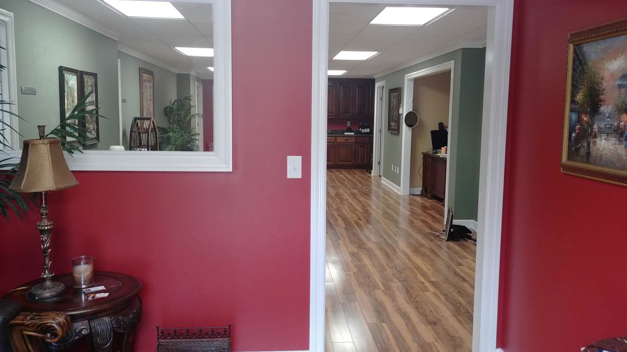 511 W College St - Photo 1
