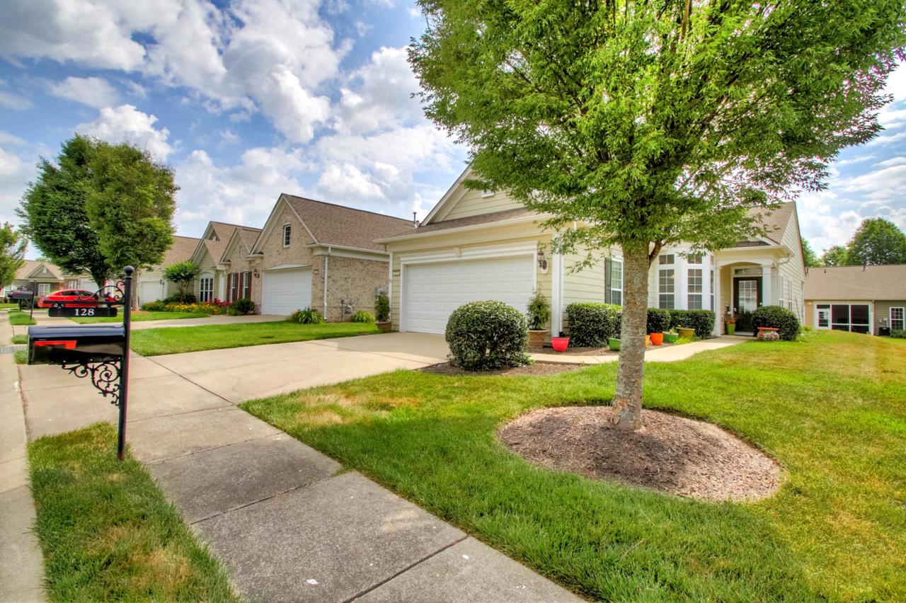 128 Navy Cir - Photo 1