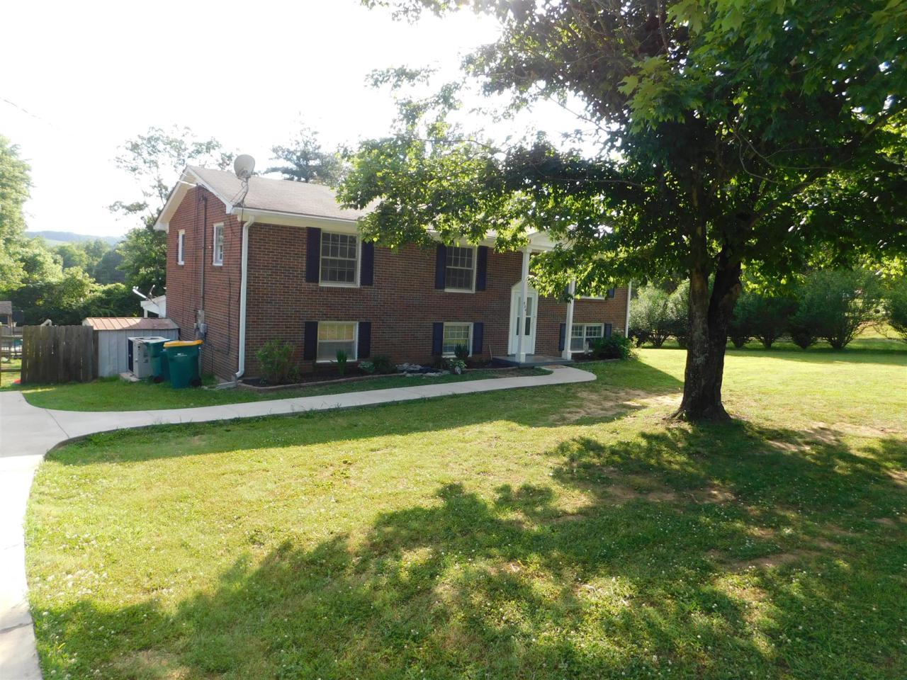 834 Hull Ave - Photo 1