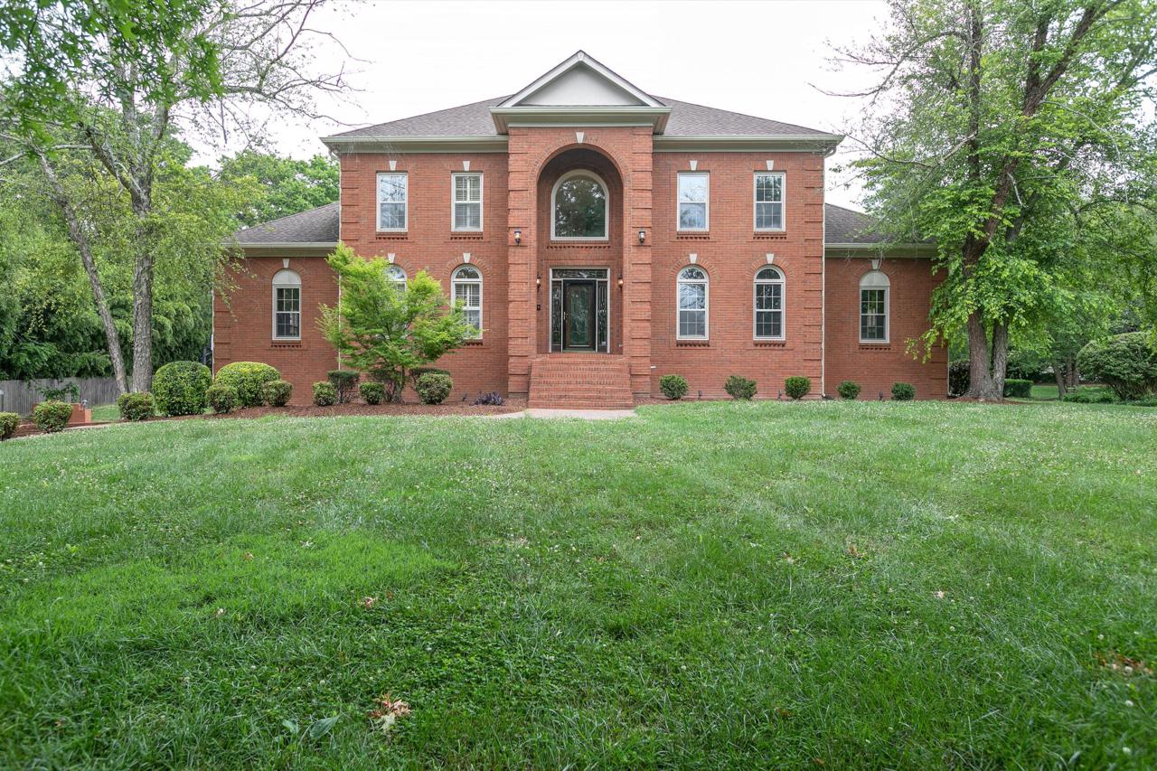 904 Oxford Ct - Photo 1