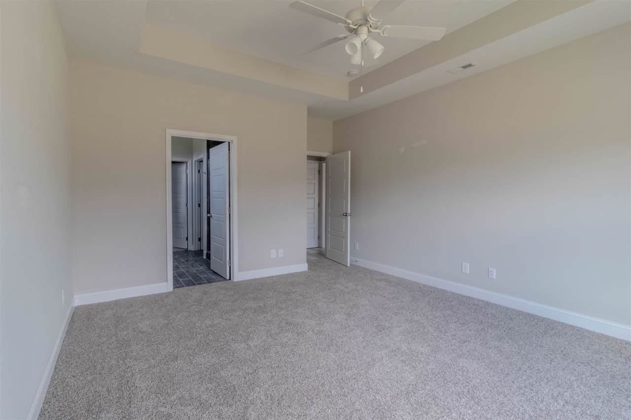 624 Farmington - Photo 1