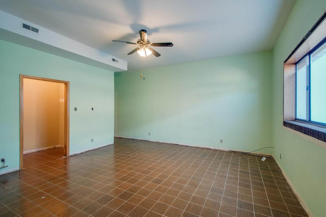 1100 18Th Ave - Photo 1