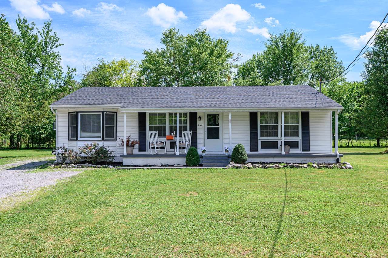 1928 Lee Ln - Photo 1