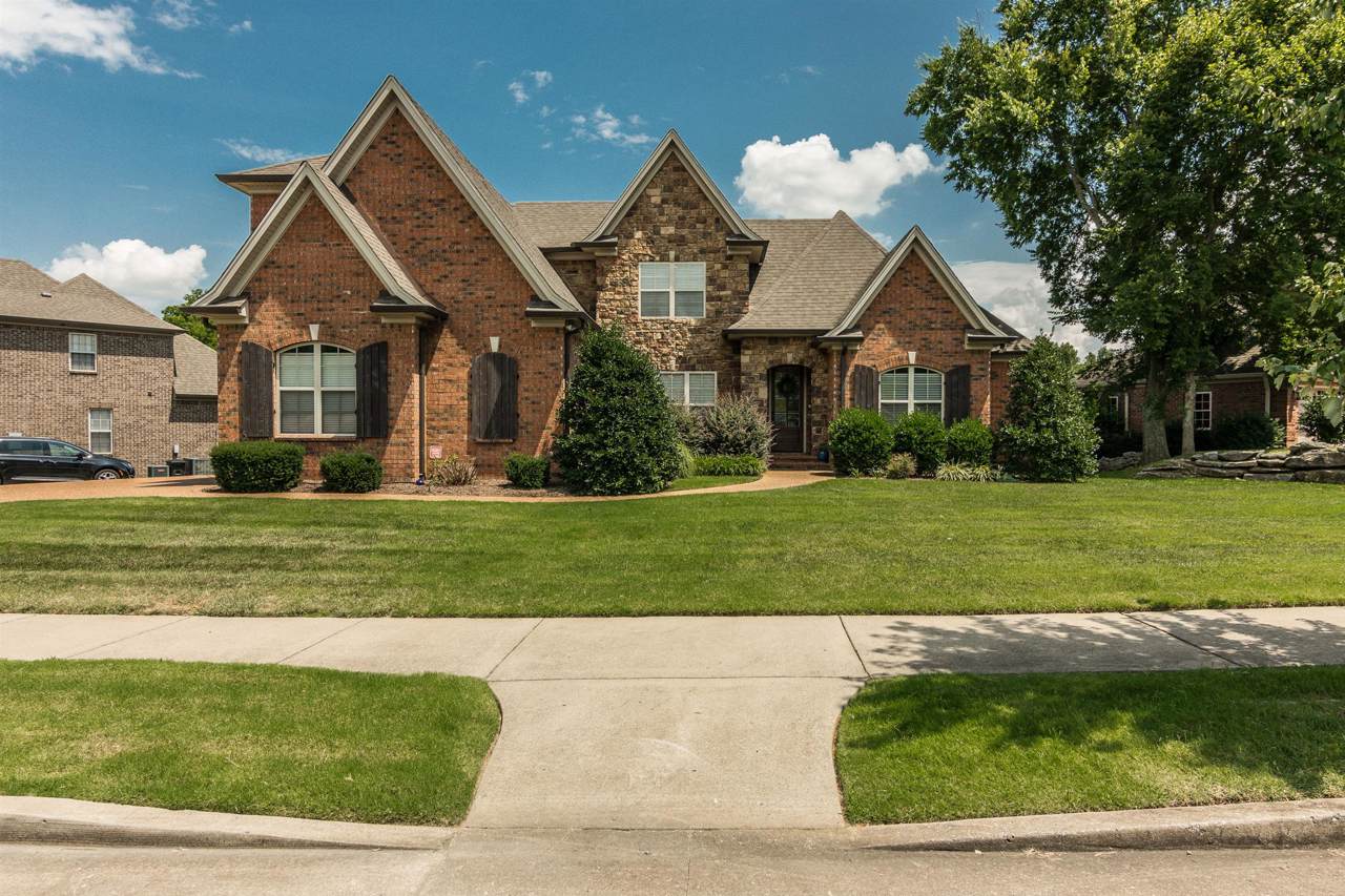 1559 Hunt Club Blvd - Photo 1