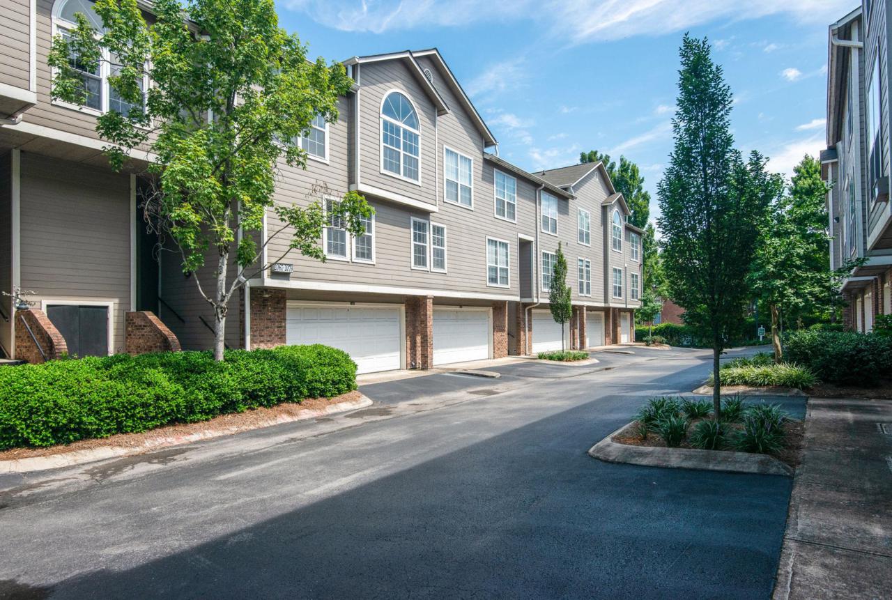 2075 Stokes Ln - Photo 1