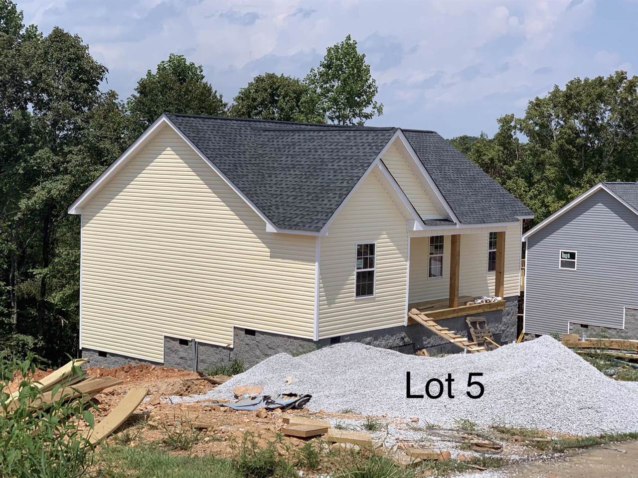 560 Skyview Dr. - Photo 1