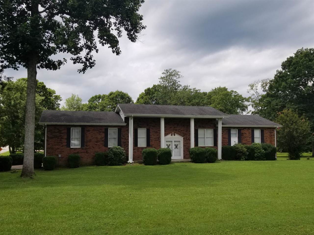 1501 Hillwood Circle - Photo 1