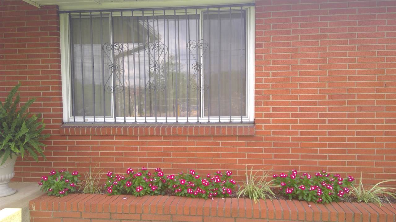 1130 32Nd Ave N - Photo 1