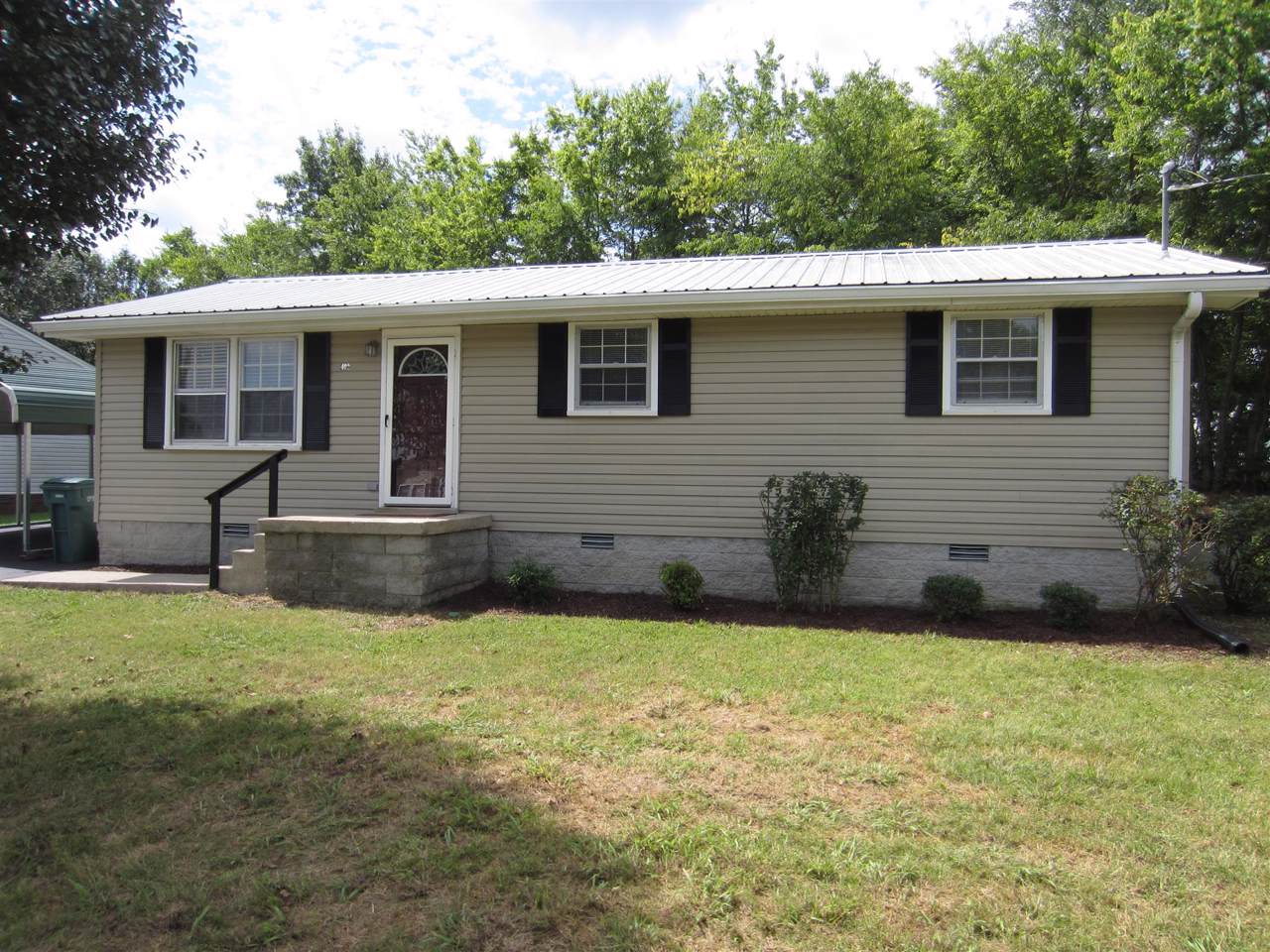 402 Parkside Cir - Photo 1