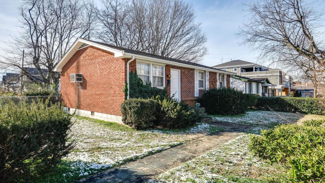 1401 Edgehill Ave - Photo 1