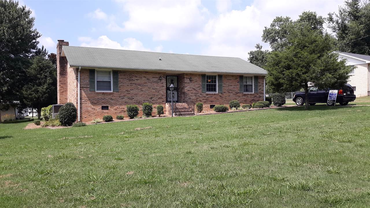 1107 N Charlotte St - Photo 1