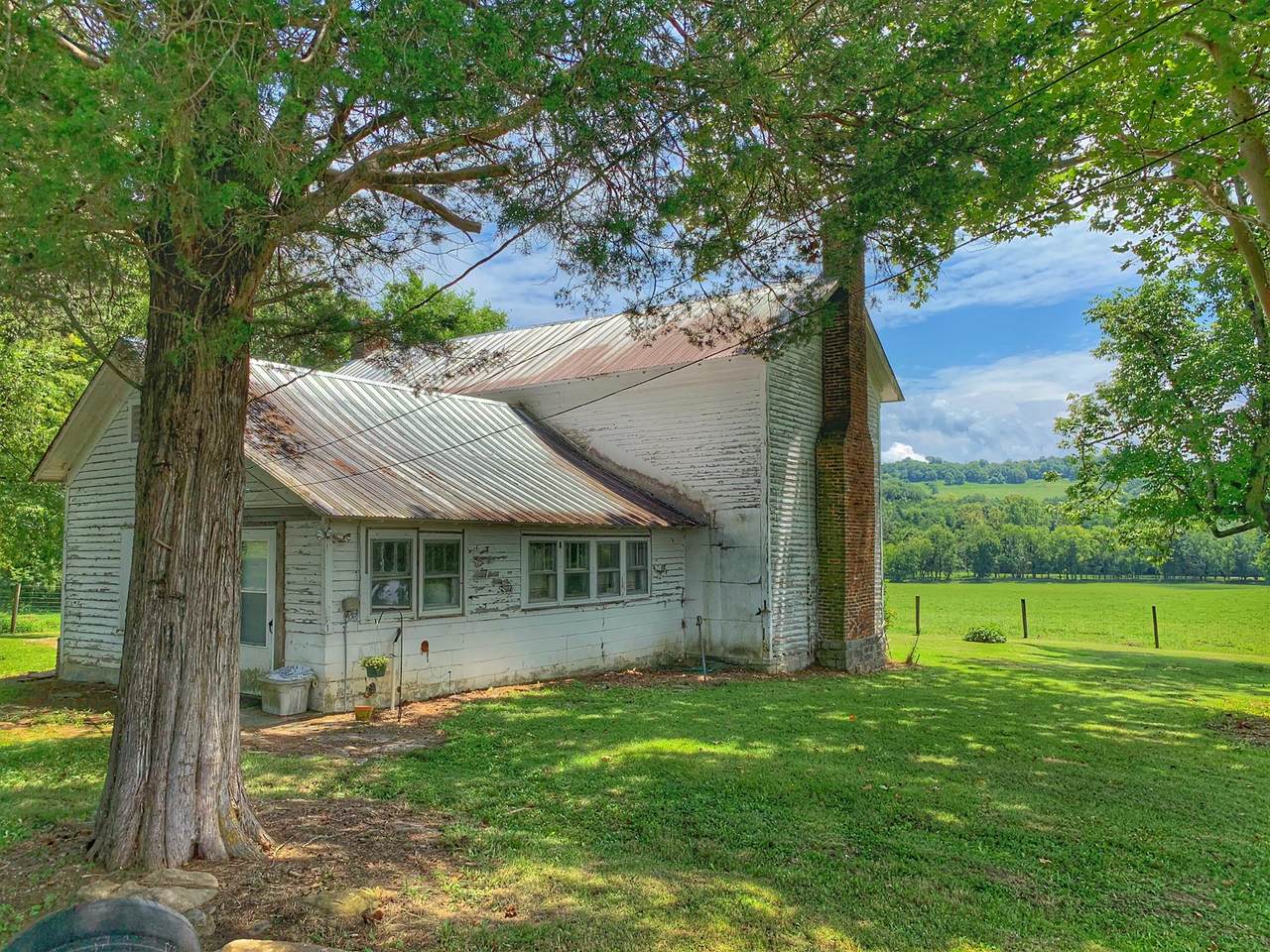 1043 Shelbyville Hwy - Photo 1