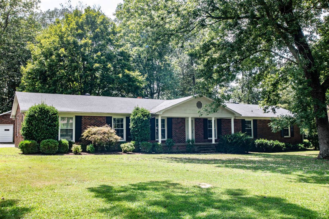 1715 Country Club Dr - Photo 1