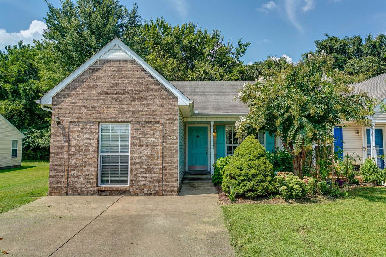 742 Dellwood Dr - Photo 1