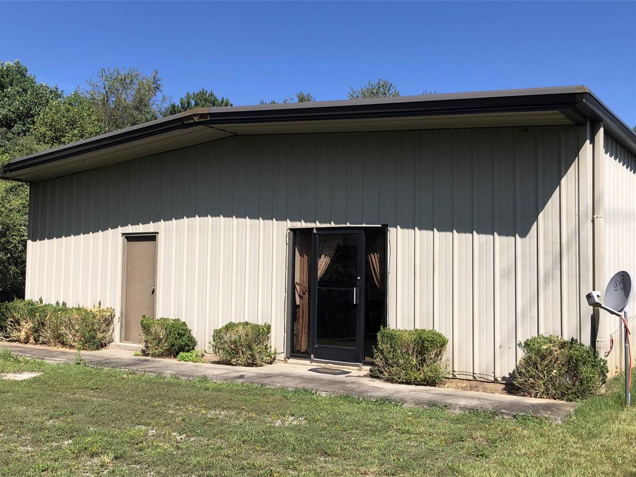 375 Creasman Dr - Photo 1