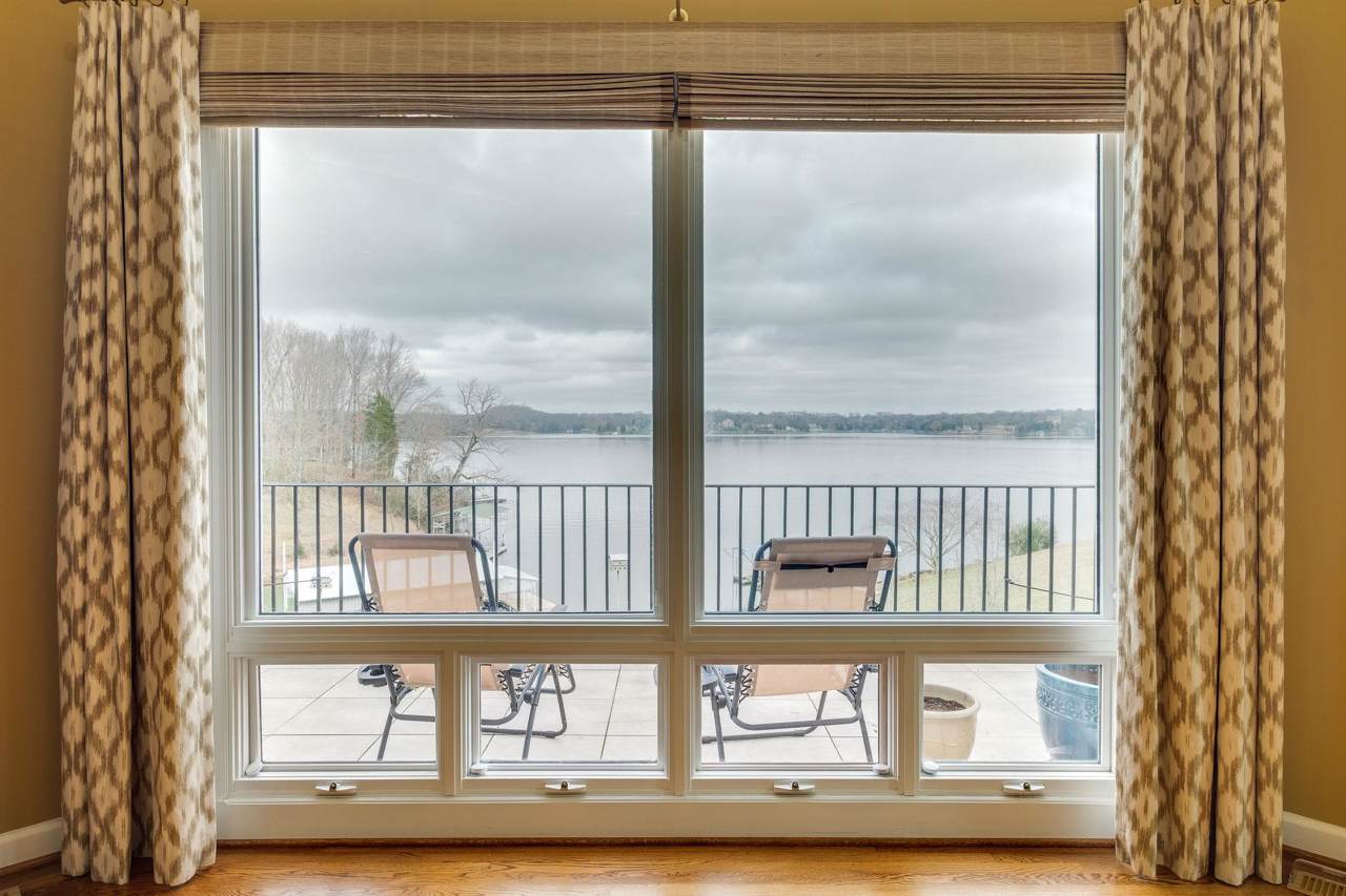 559 Lakeview Circle - Photo 1