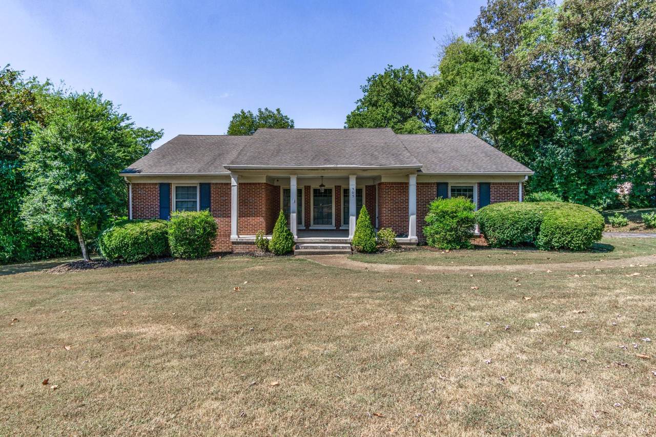 505 Oakwood Drive - Photo 1