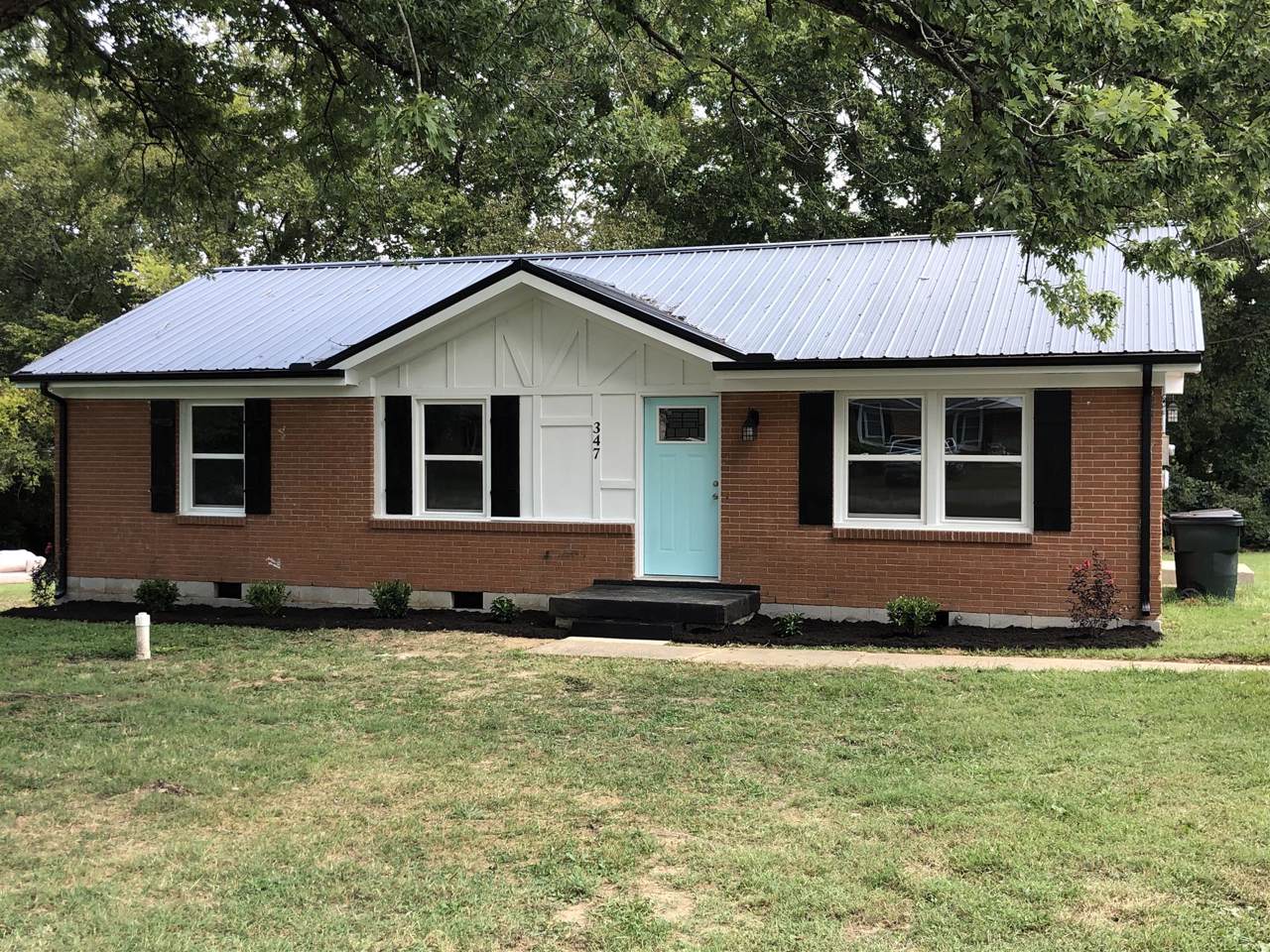 347 Paradise St - Photo 1
